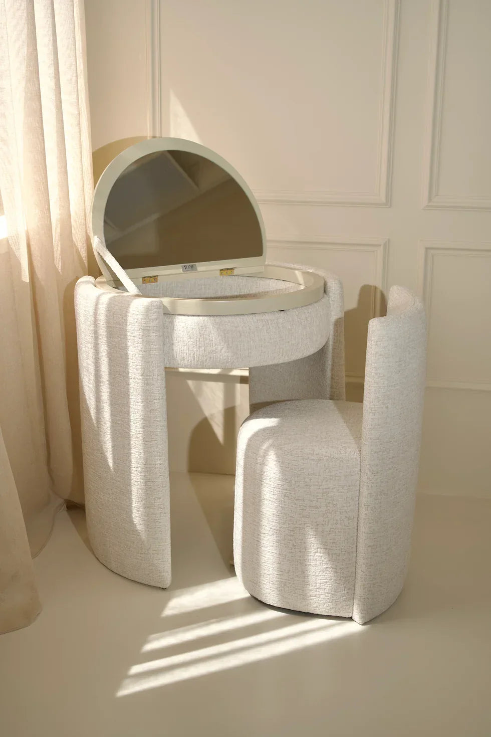 Norveta Vanity Table