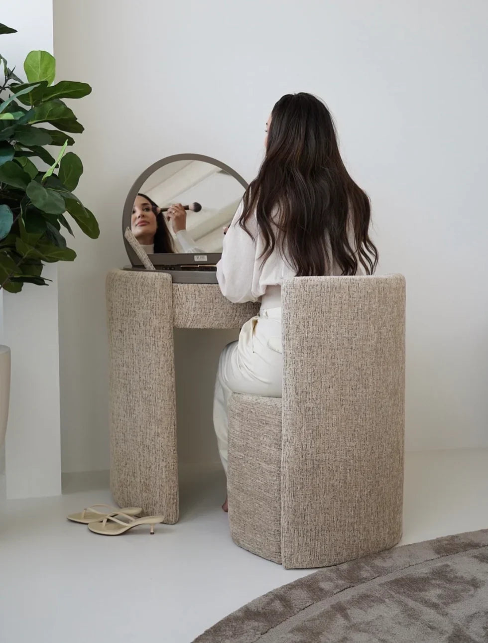 Norveta Vanity Table